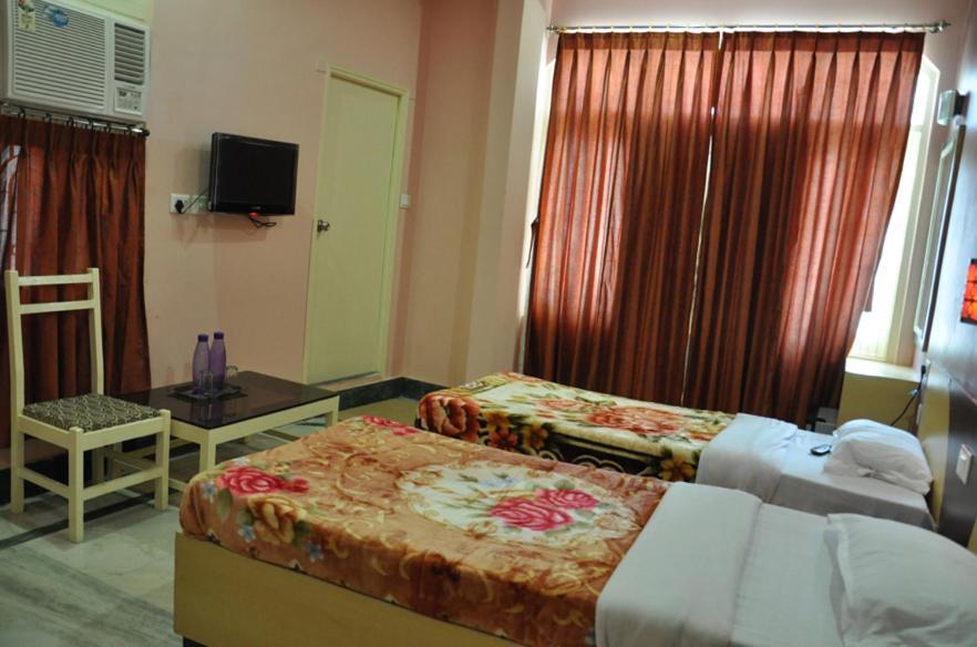 Hotel Kiran Palace Varanasi Værelse billede